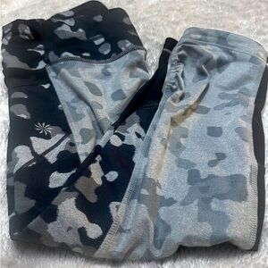 Athleta Leopard Print Be Free Knicker Capri Leggings XS